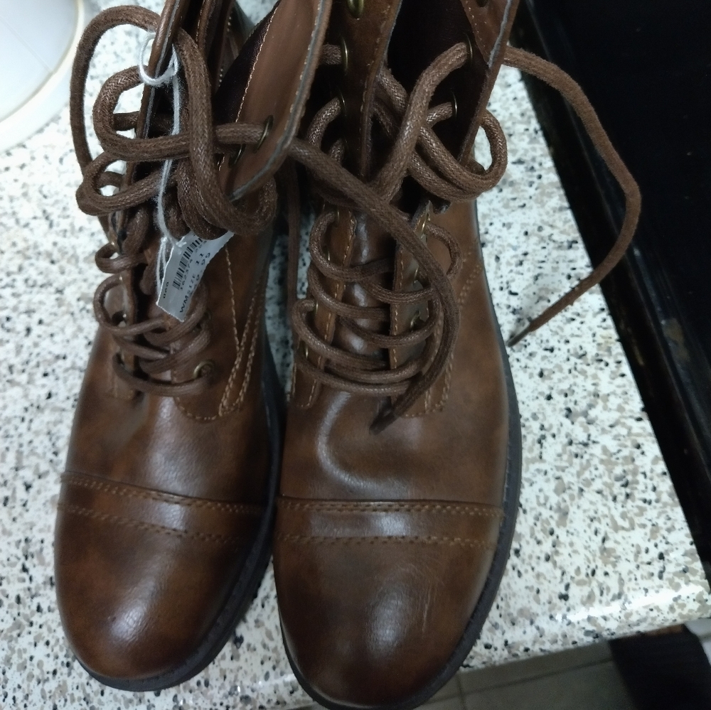 Shoes - Picture 8 of 11